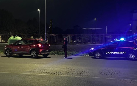 Scontro tra giovani, ferito un 25enne con una lama