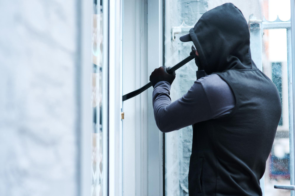 Fermato un uomo per truffa a un’anziana, trovati oggetti di valore