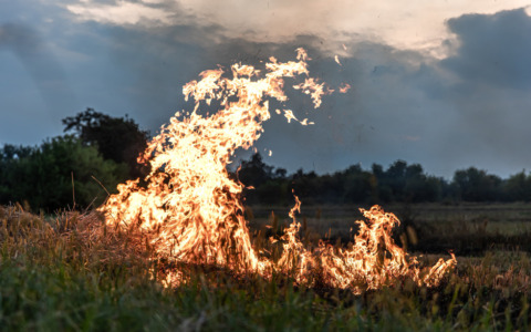 Divieto di navigazione sul lago a causa dell’incendio del Moregallo
