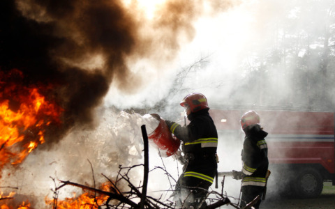 Incendi nel lecchese: vigili del fuoco mobilitati in tre fronti