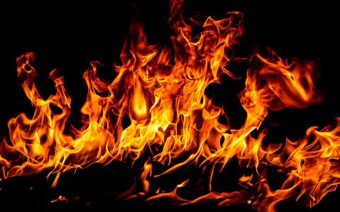 Riattivazione dell’incendio sul Moregallo: operazioni di spegnimento intensificate