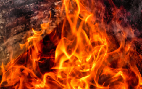 Incendio sul Moregallo, il Canadair torna con la luce