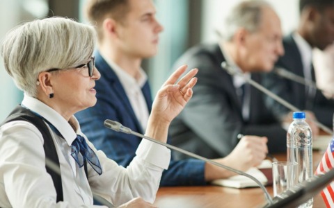 La Lega risponde alle critiche sul servizio di bus a chiamata