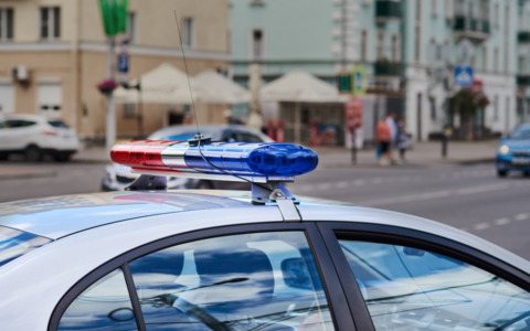 La Polizia Stradale apre un varco per far nascere Lucia