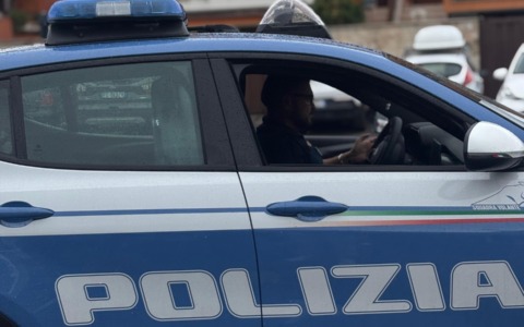 Aggressione a un autista da parte di un gruppo di ragazzi su un bus