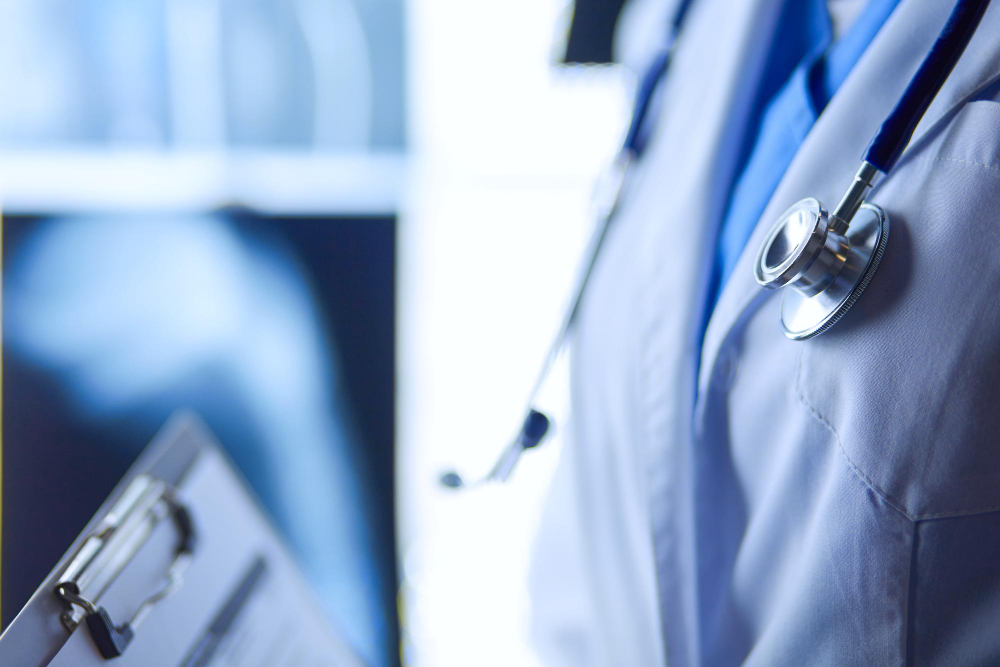 Farmaco anticancro protegge le ossa e riduce il peso nei test
