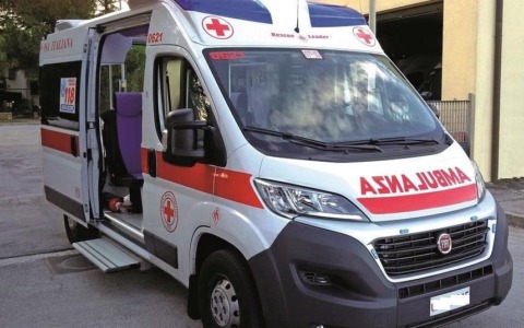 Intossicazione etilica, 25enne portato in ospedale