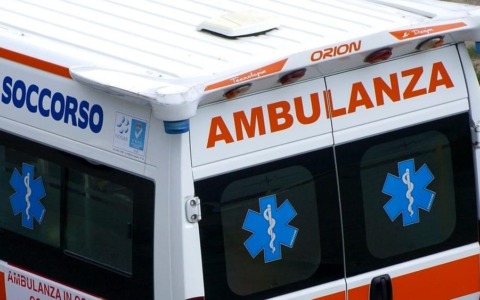Neonata chiusa in auto a Lecco, salvata da un ufficiale di polizia