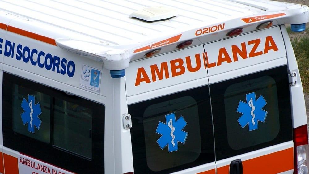 Neonata chiusa in auto a Lecco, salvata da un ufficiale di polizia