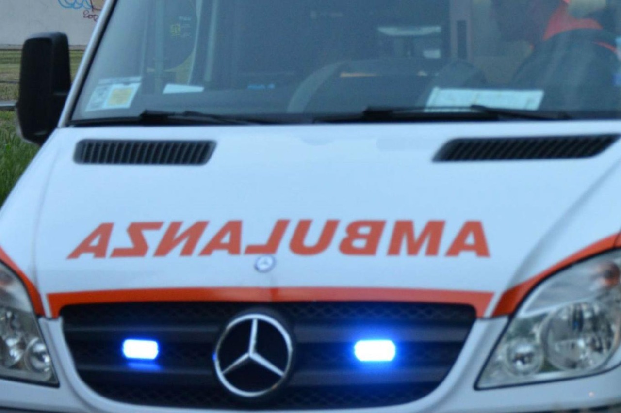 Salvataggio di due persone in barca durante un temporale