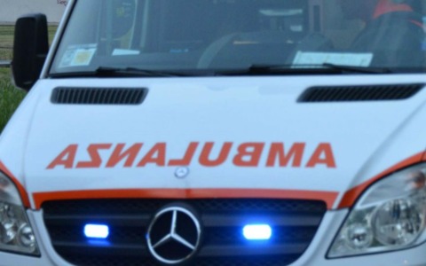 Salvataggio di due persone in barca durante un temporale
