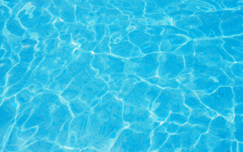La piscina riapre a tappe con la nuova gestione